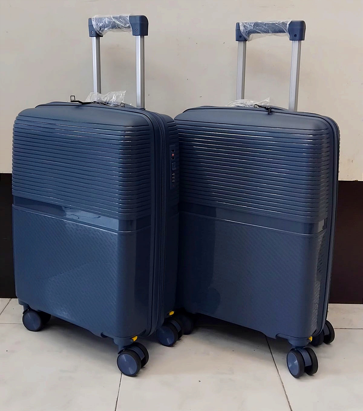 Conjunto 2 Malas de Viagem Pequena/ Cabine (Saem Rodas) Material em Polipropileno Premium foto 3